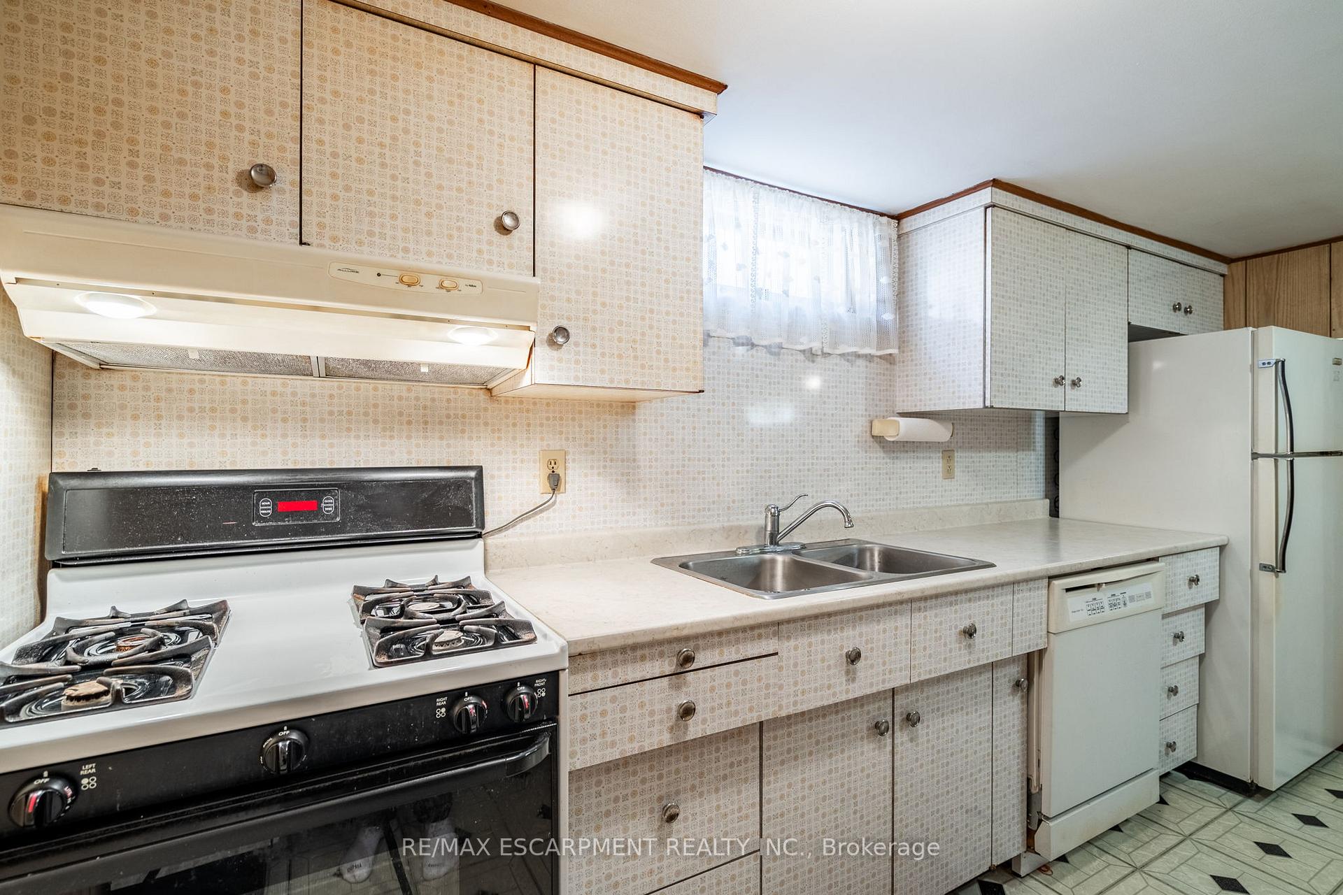 Photo 27 of 106 Owen Place, Hamilton, Greenford — HOMEH