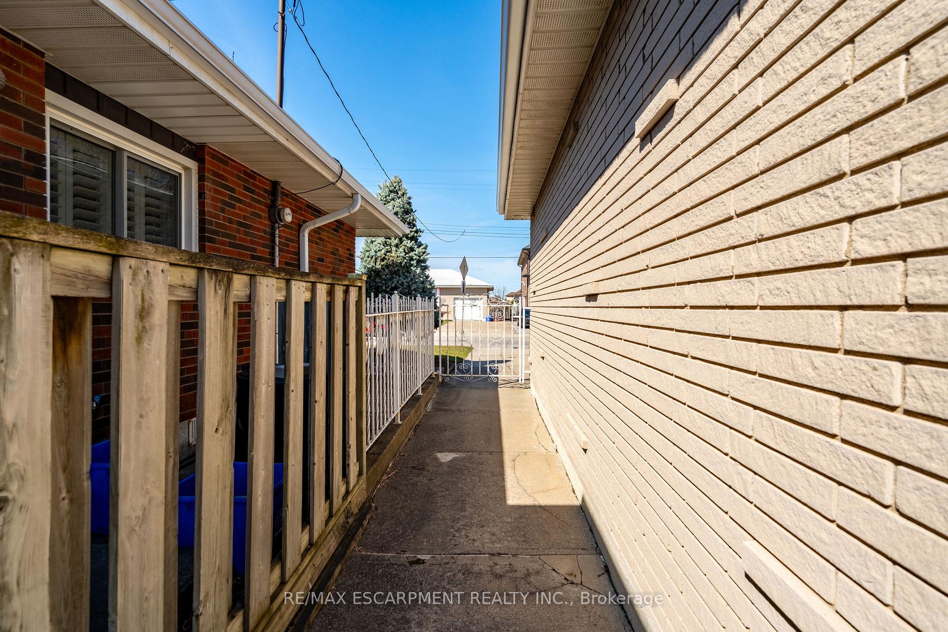 Photo 47 of 106 Owen Place, Hamilton, Greenford — HOMEH