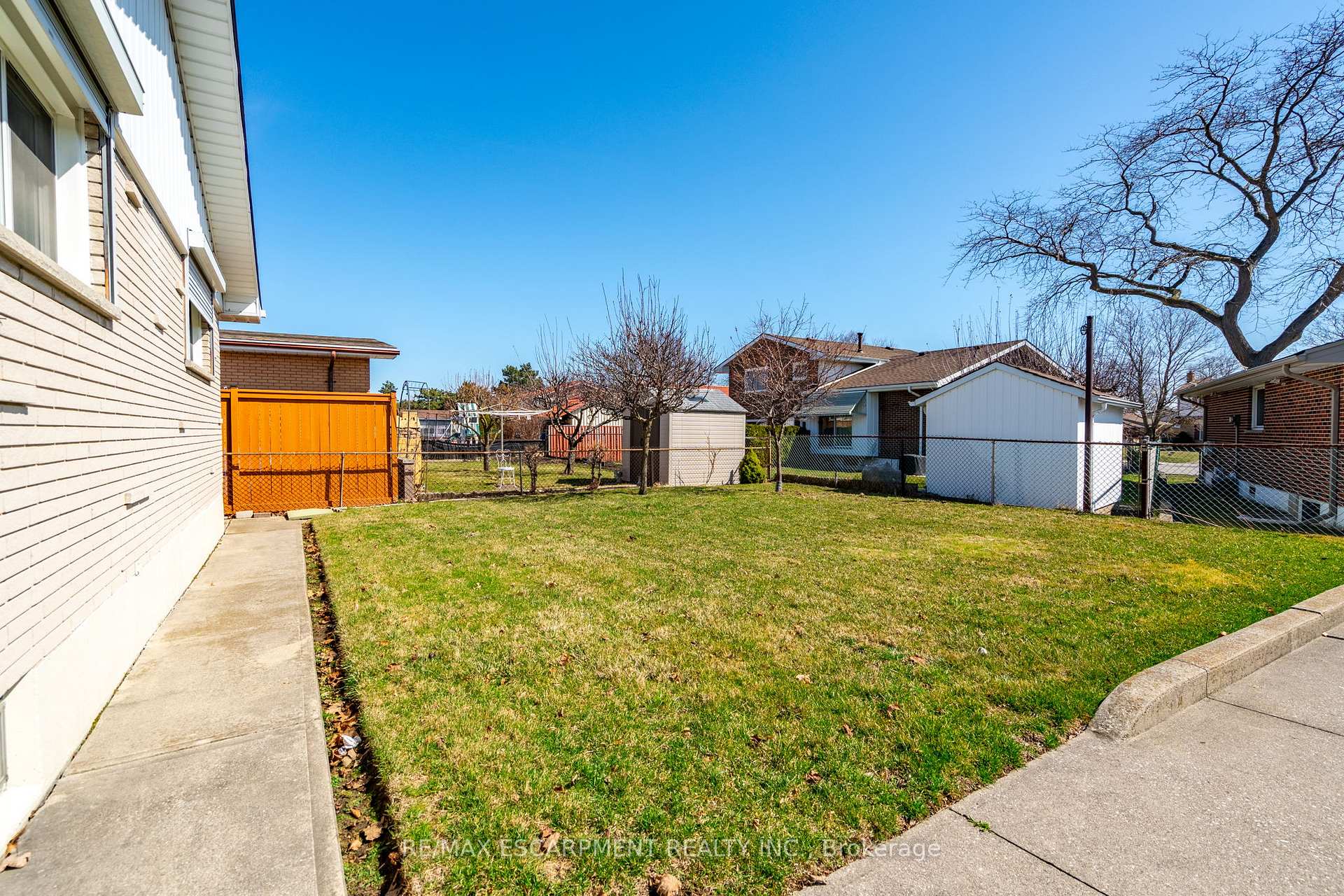 Photo 43 of 106 Owen Place, Hamilton, Greenford — HOMEH