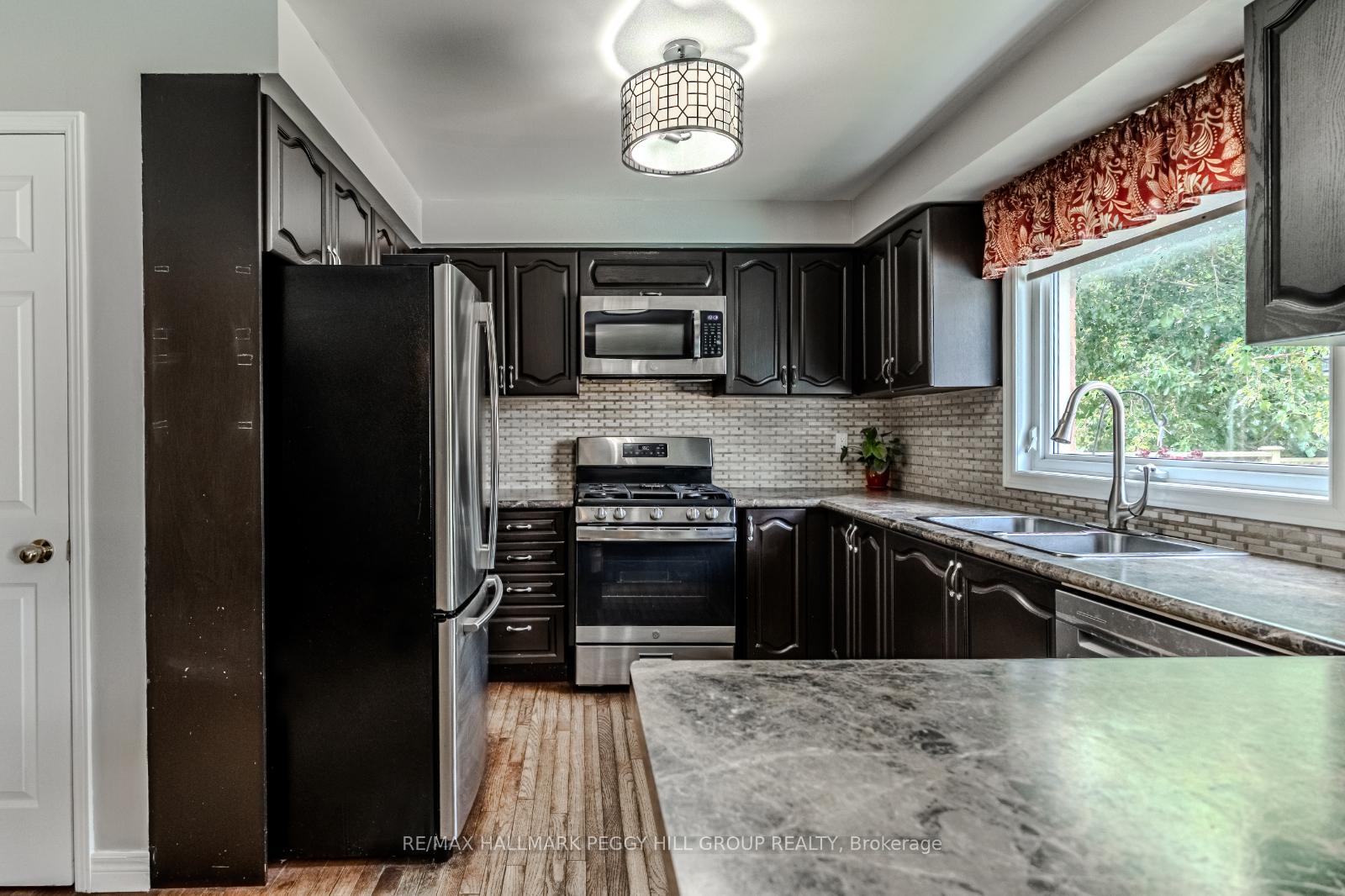 Photo 5 of 8 River Ridge Road, Barrie, Bayshore — HOMEH