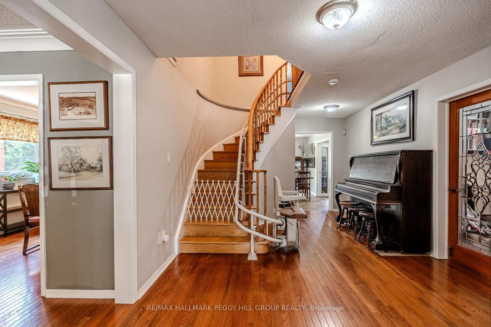 Photo 11 of 8 River Ridge Road, Barrie, Bayshore — HOMEH