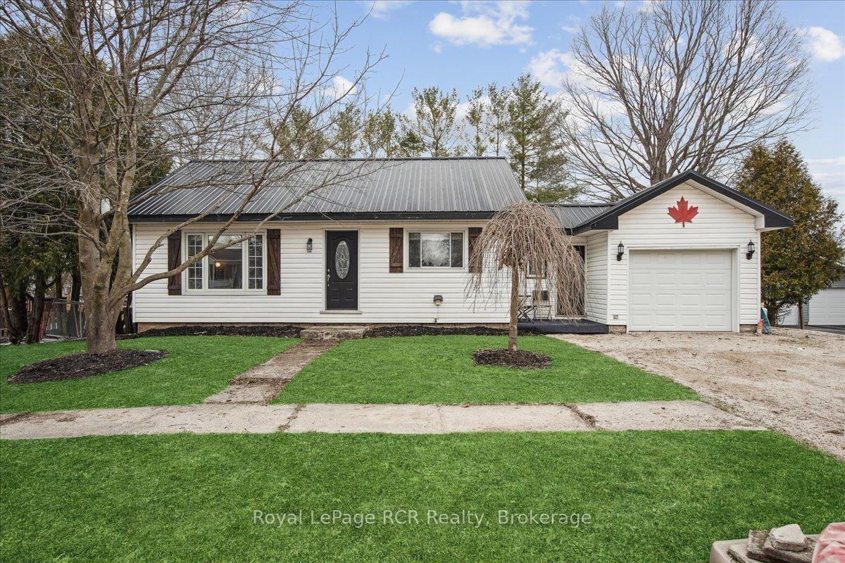Photo 1 of 154 Loucks Lane, Chatsworth — HOMEH
