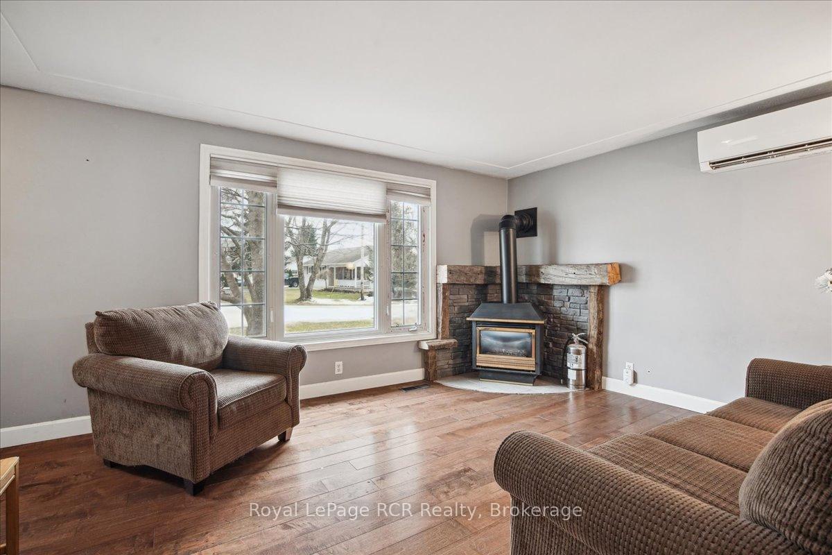 Photo 8 of 154 Loucks Lane, Chatsworth — HOMEH