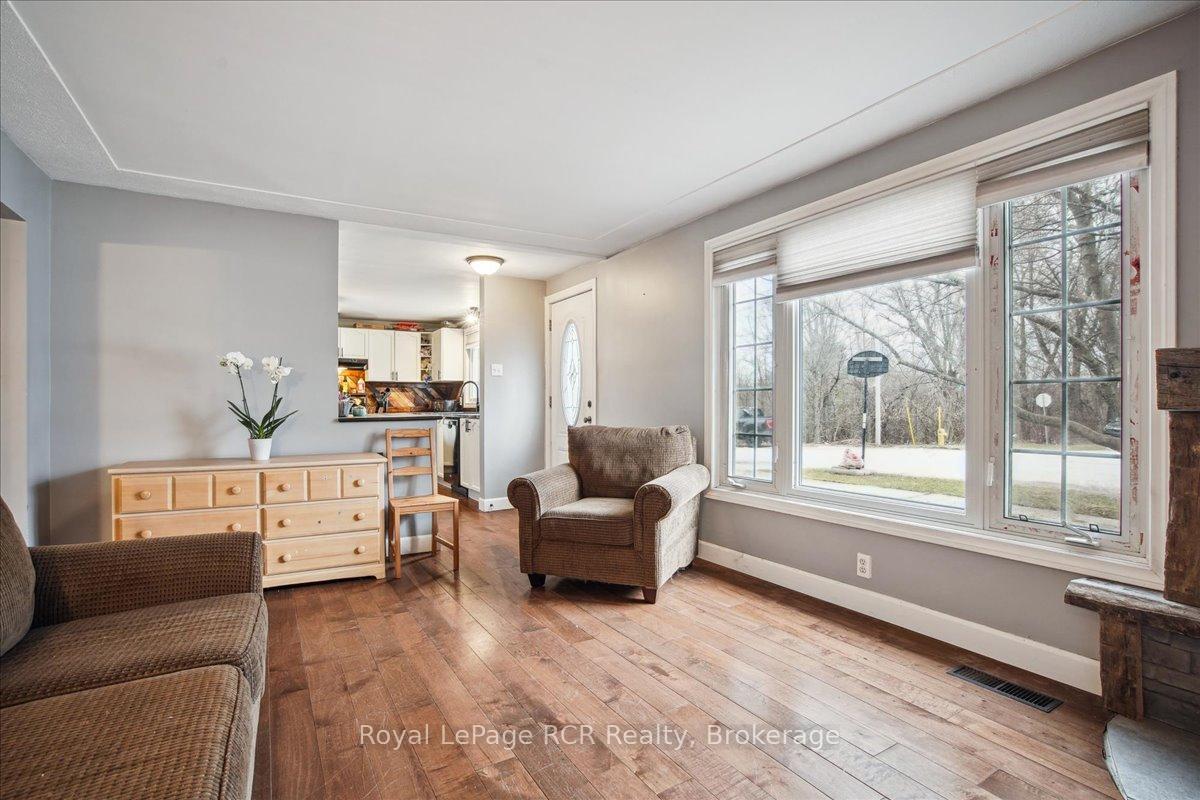 Photo 2 of 154 Loucks Lane, Chatsworth — HOMEH