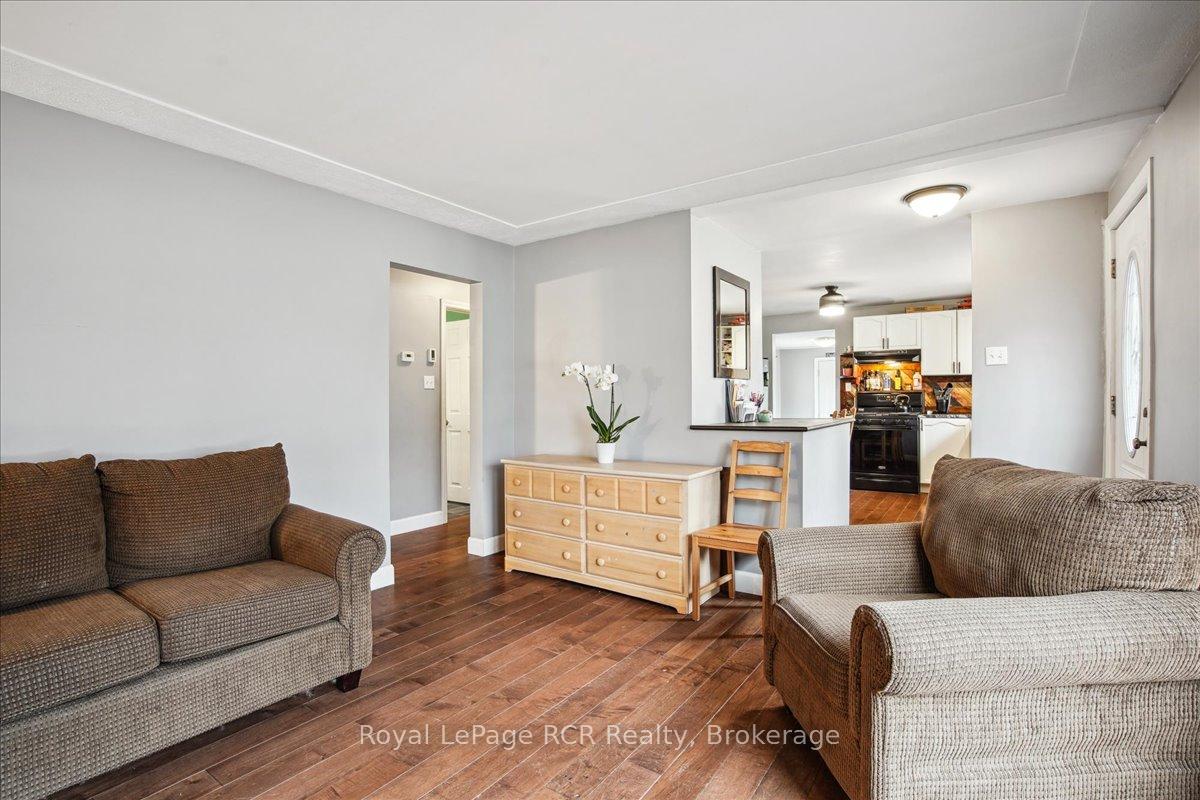 Photo 3 of 154 Loucks Lane, Chatsworth — HOMEH