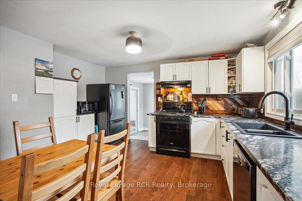 Photo 9 of 154 Loucks Lane, Chatsworth — HOMEH