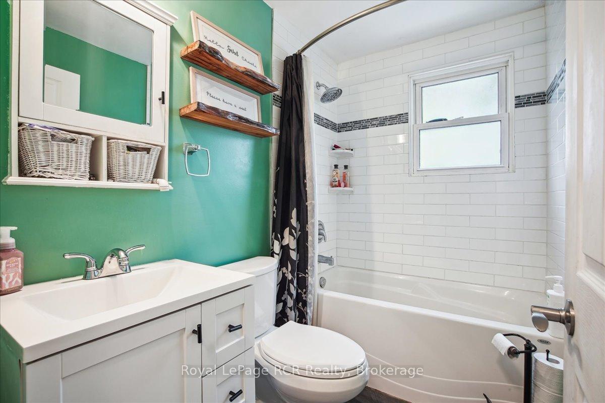 Photo 15 of 154 Loucks Lane, Chatsworth — HOMEH
