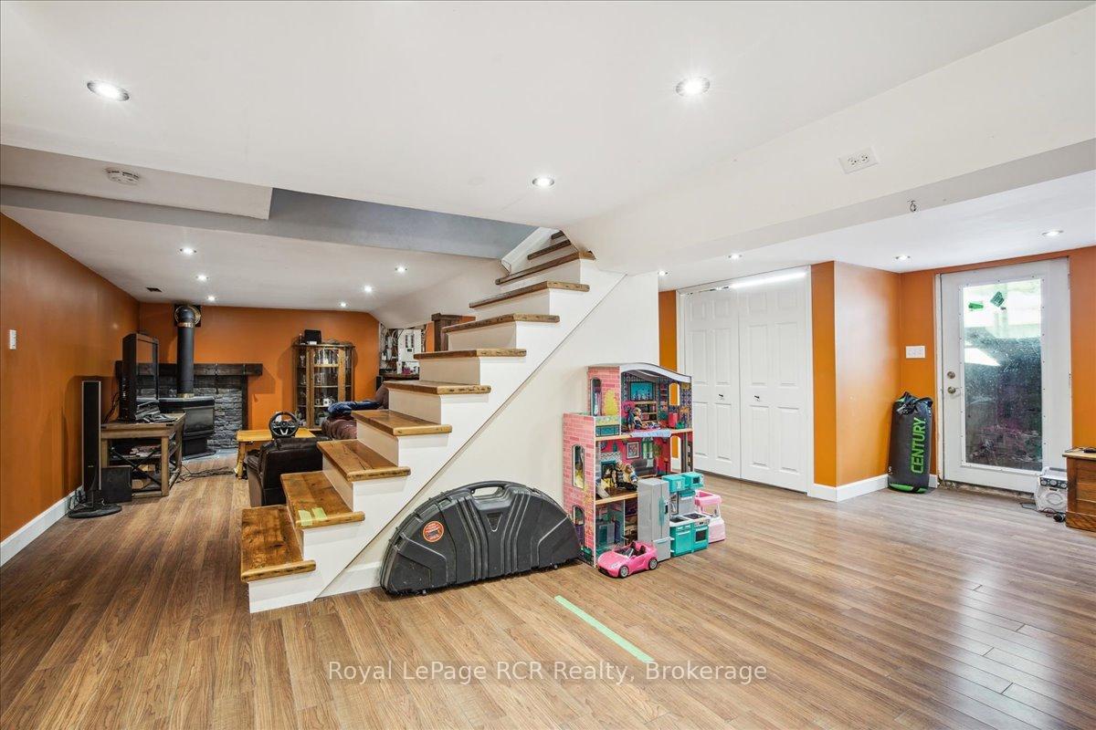 Photo 16 of 154 Loucks Lane, Chatsworth — HOMEH
