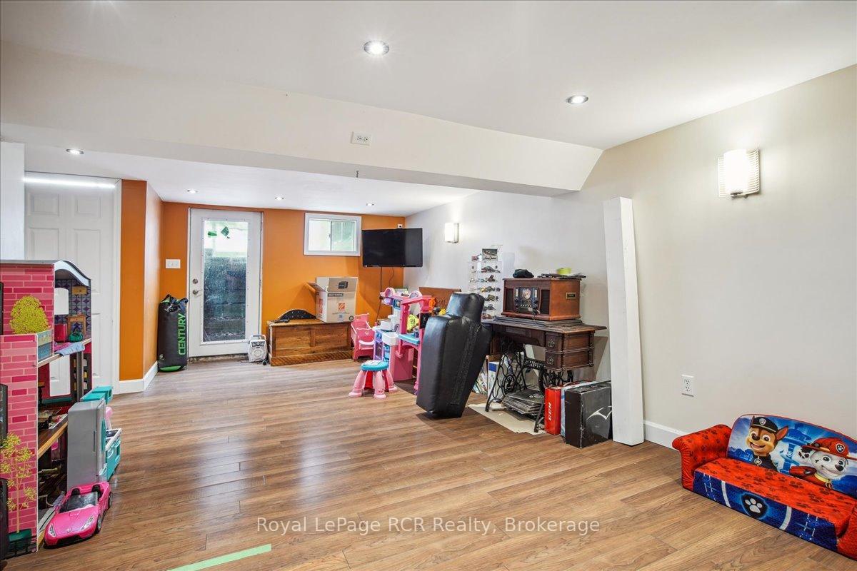 Photo 17 of 154 Loucks Lane, Chatsworth — HOMEH