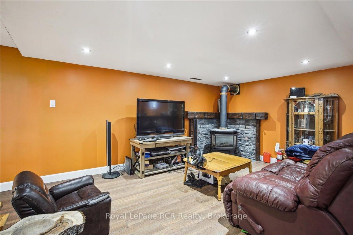 Photo 24 of 154 Loucks Lane, Chatsworth — HOMEH
