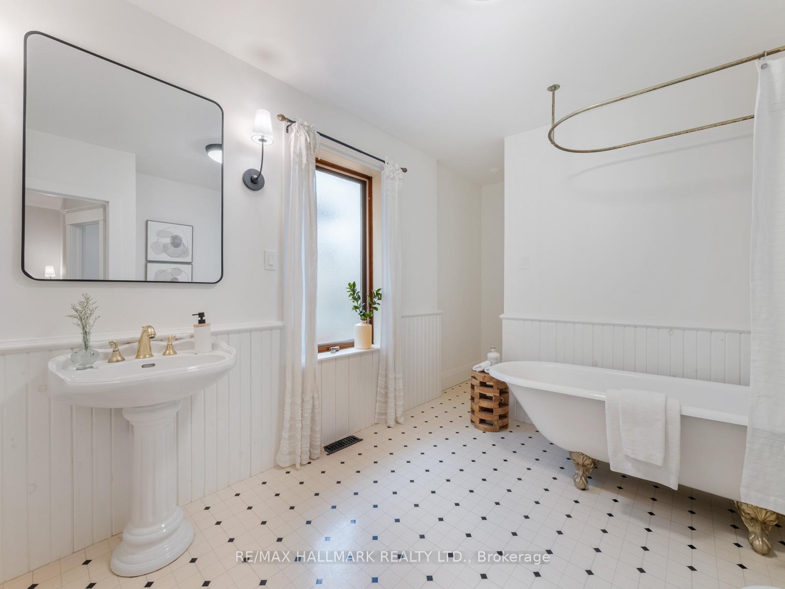 Photo 20 of 154 Hammersmith Avenue, Toronto, The Beaches — HOMEH