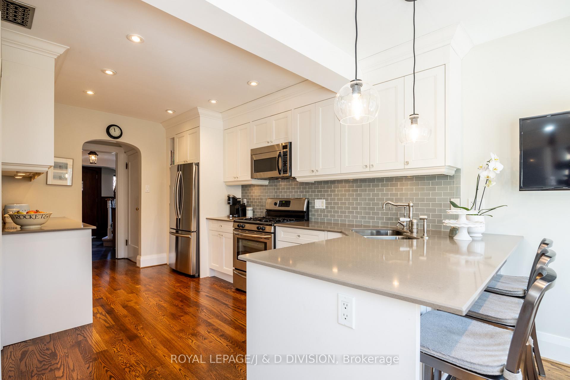 Photo 13 of 219 Chaplin Crescent, Toronto, Forest Hill South — HOMEH