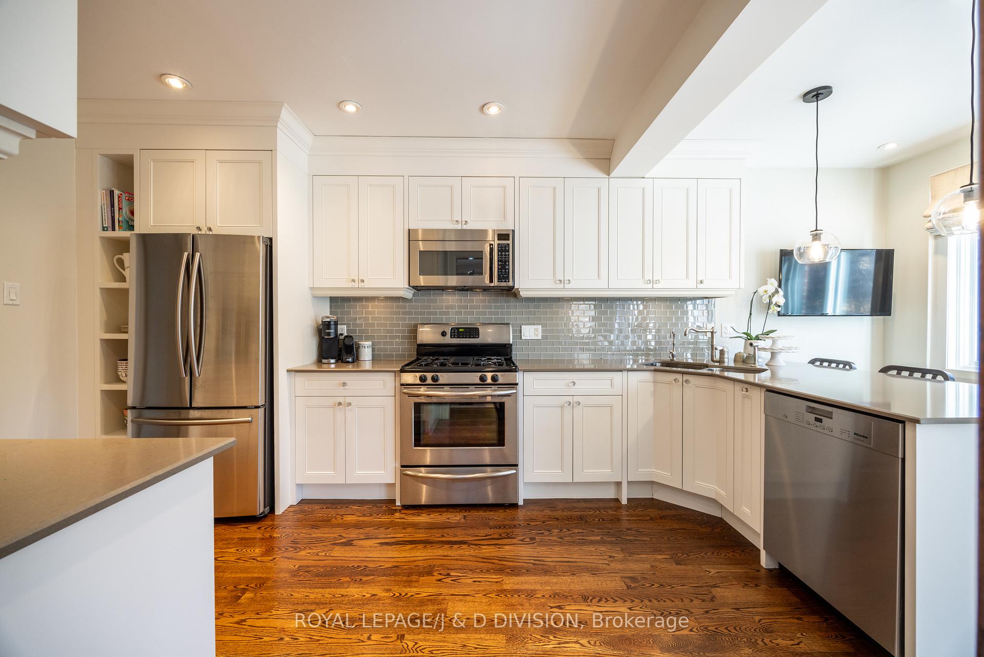 Photo 14 of 219 Chaplin Crescent, Toronto, Forest Hill South — HOMEH