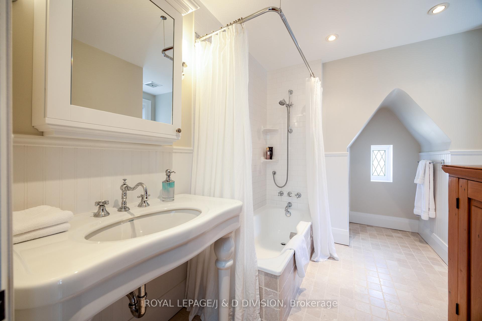 Photo 7 of 219 Chaplin Crescent, Toronto, Forest Hill South — HOMEH