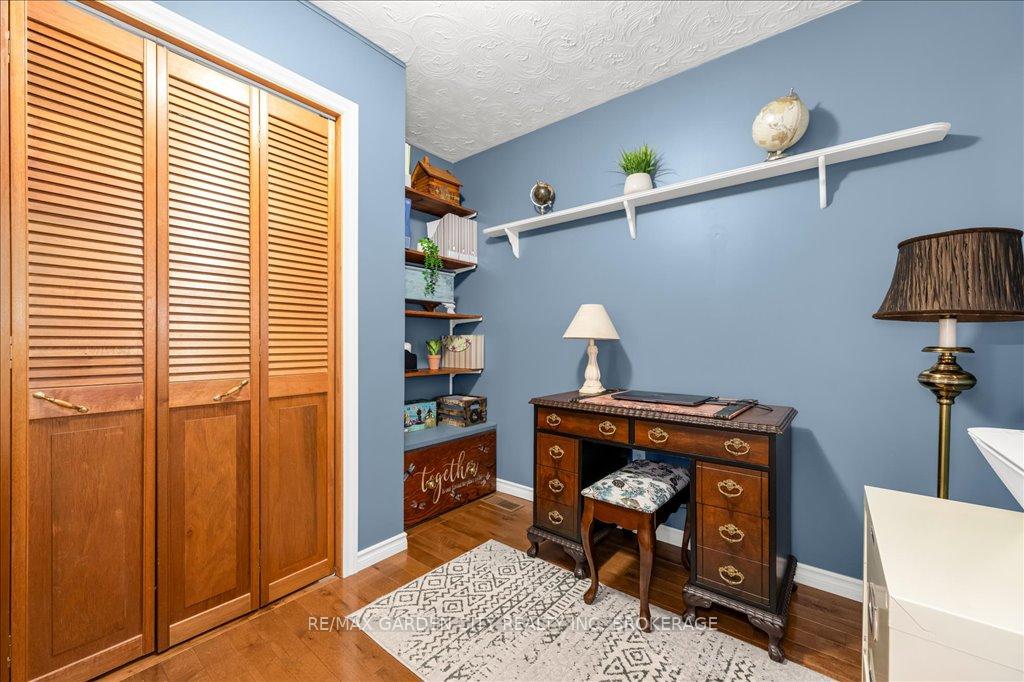 Photo 8 of 20 Ravine Road, St. Catharines, Oakdale — HOMEH