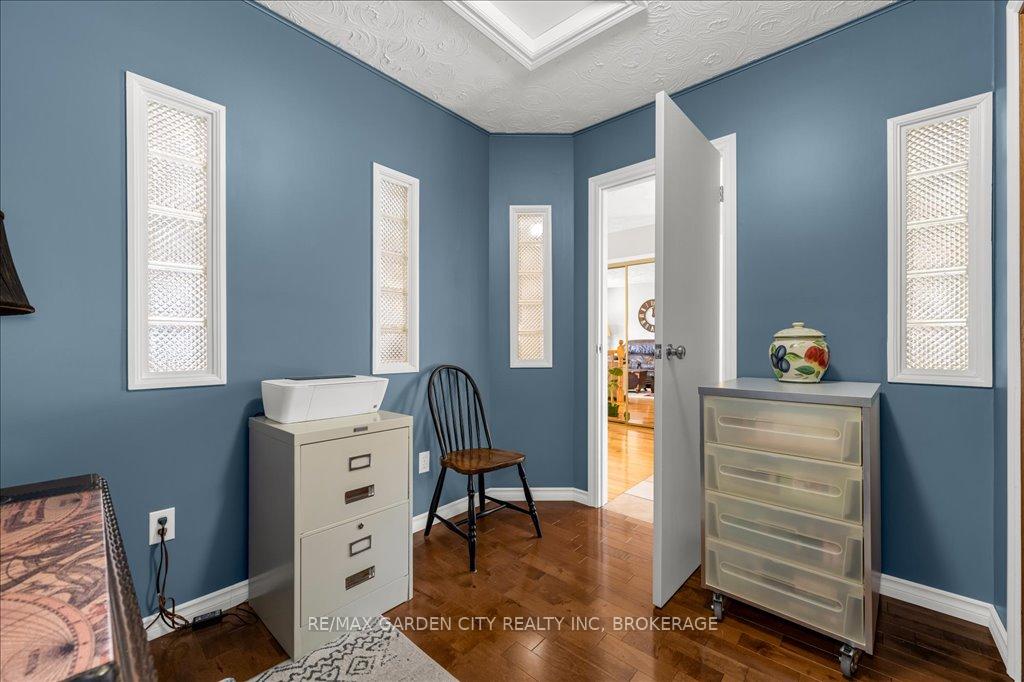 Photo 10 of 20 Ravine Road, St. Catharines, Oakdale — HOMEH