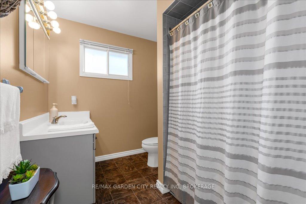 Photo 7 of 20 Ravine Road, St. Catharines, Oakdale — HOMEH