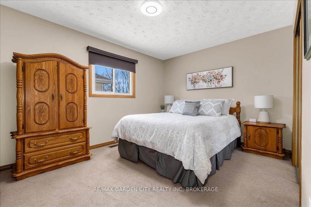 Photo 13 of 20 Ravine Road, St. Catharines, Oakdale — HOMEH