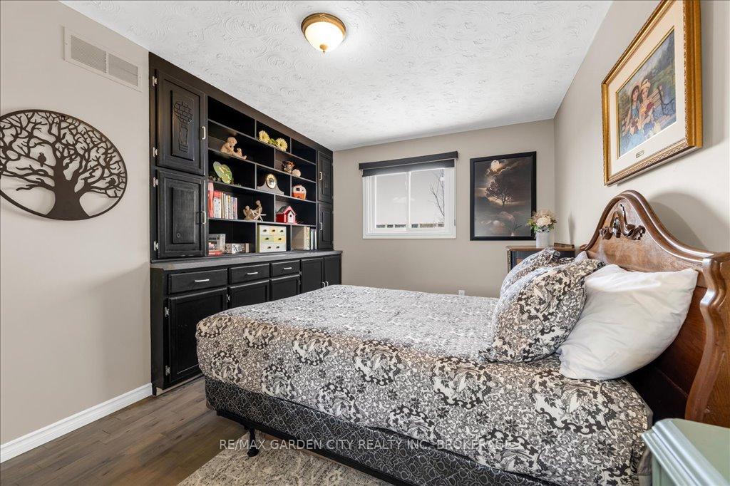 Photo 15 of 20 Ravine Road, St. Catharines, Oakdale — HOMEH