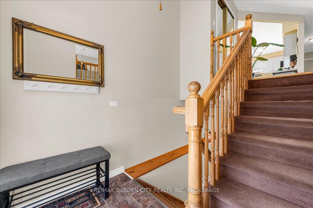 Photo 11 of 20 Ravine Road, St. Catharines, Oakdale — HOMEH