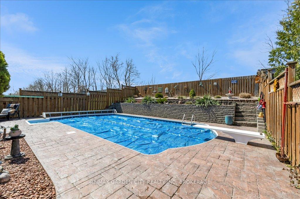 Photo 23 of 20 Ravine Road, St. Catharines, Oakdale — HOMEH