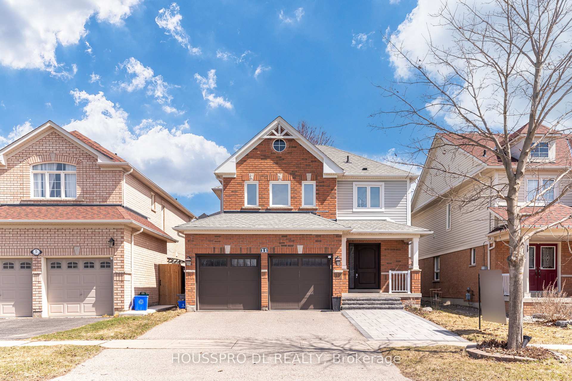 Photo 3 of 11 Baycliffe Drive, Whitby, Williamsburg — HOMEH
