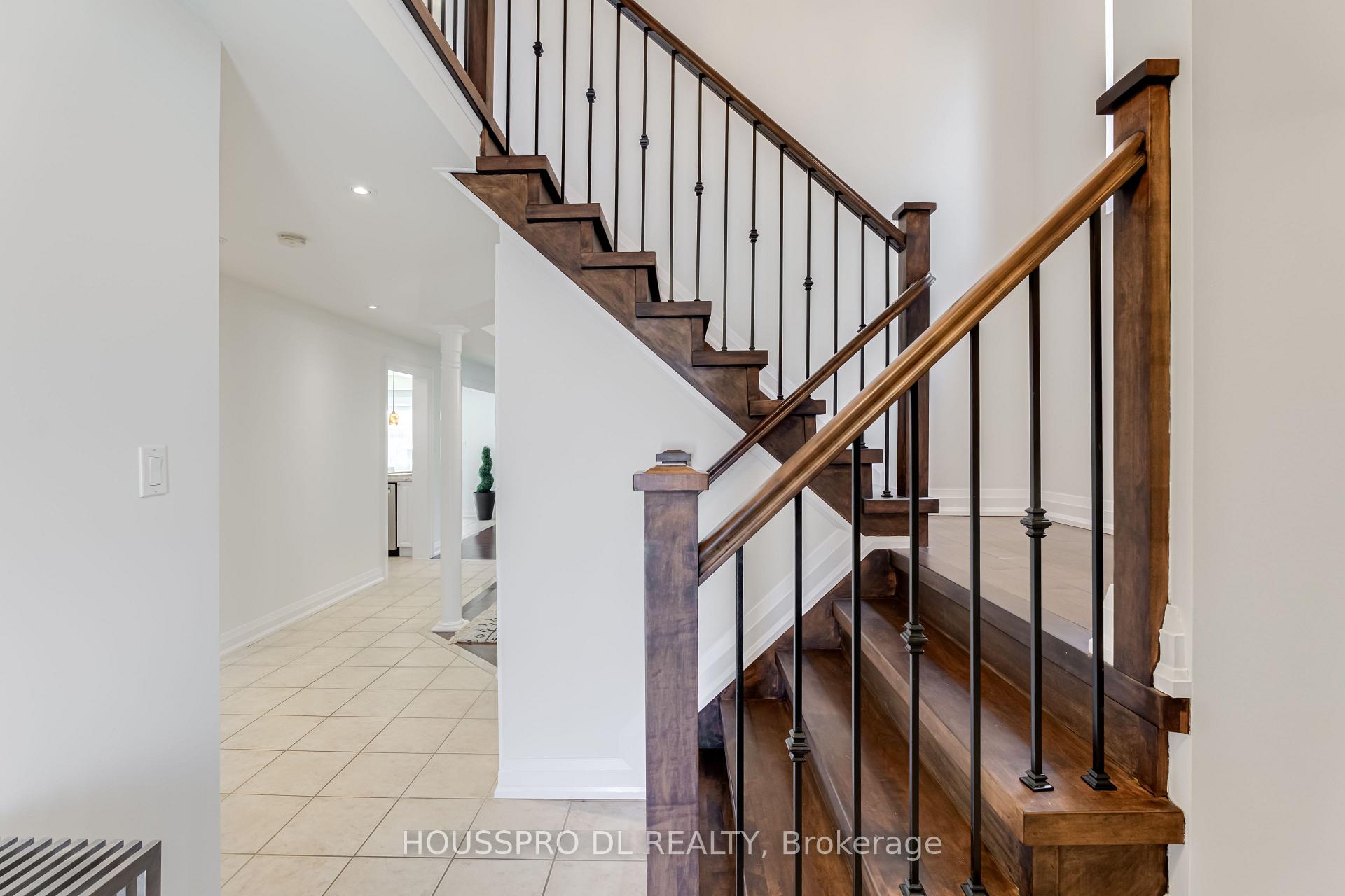 Photo 4 of 11 Baycliffe Drive, Whitby, Williamsburg — HOMEH