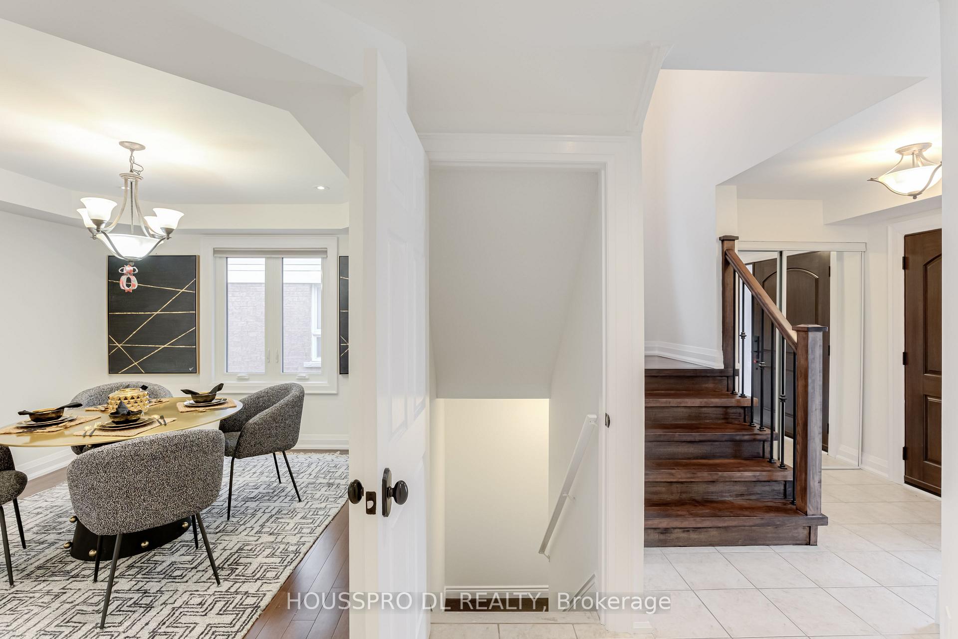 Photo 5 of 11 Baycliffe Drive, Whitby, Williamsburg — HOMEH