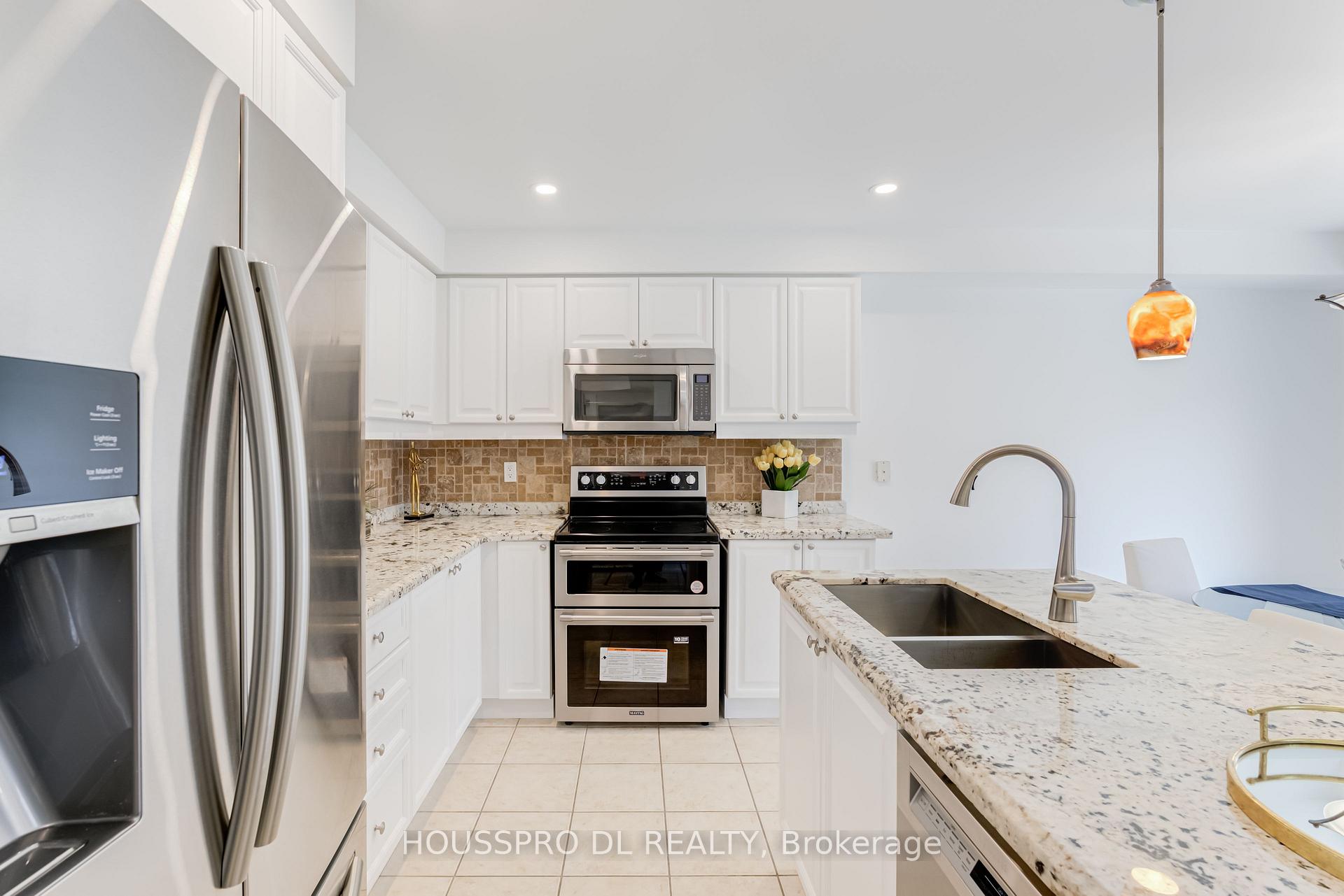Photo 16 of 11 Baycliffe Drive, Whitby, Williamsburg — HOMEH