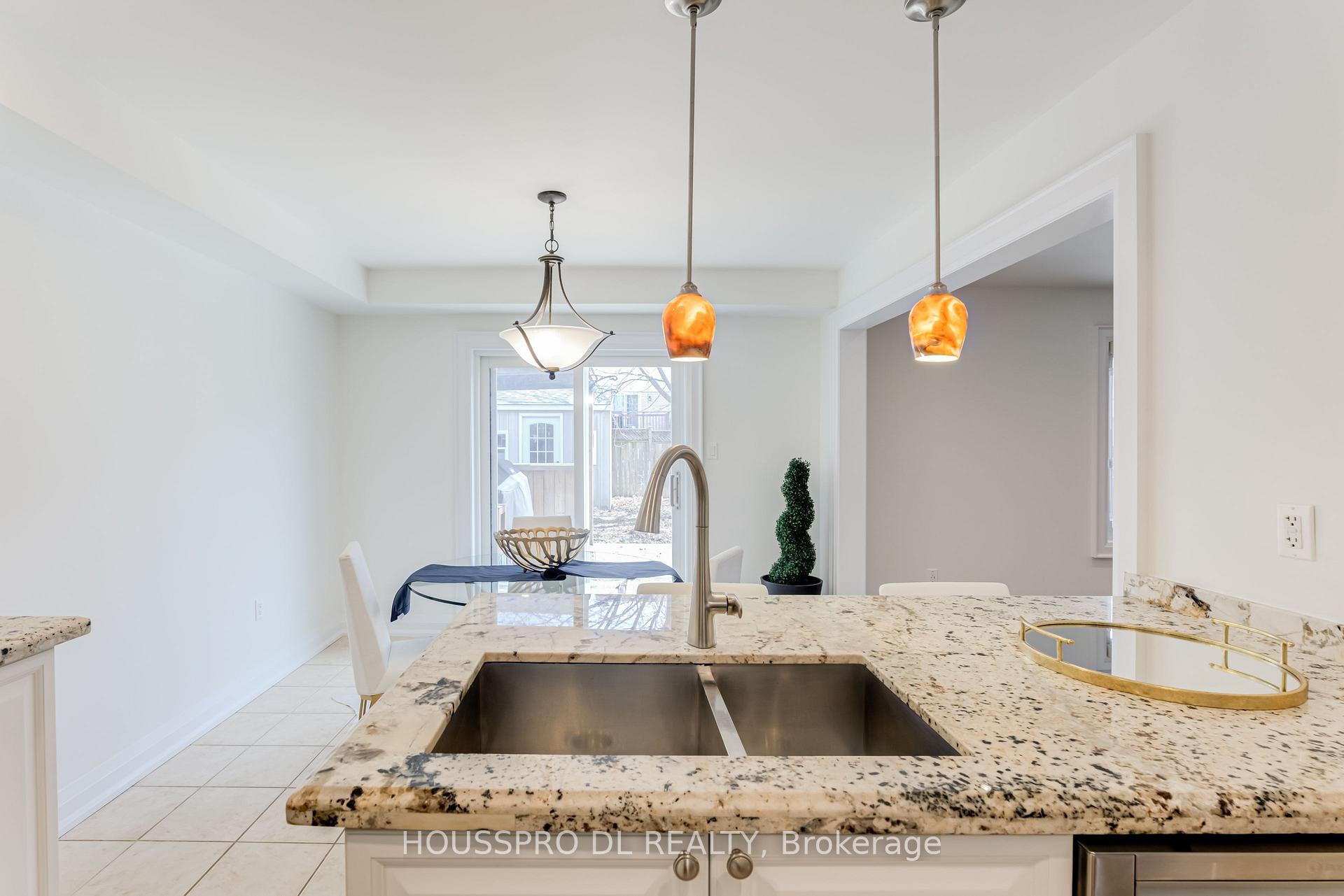 Photo 26 of 11 Baycliffe Drive, Whitby, Williamsburg — HOMEH