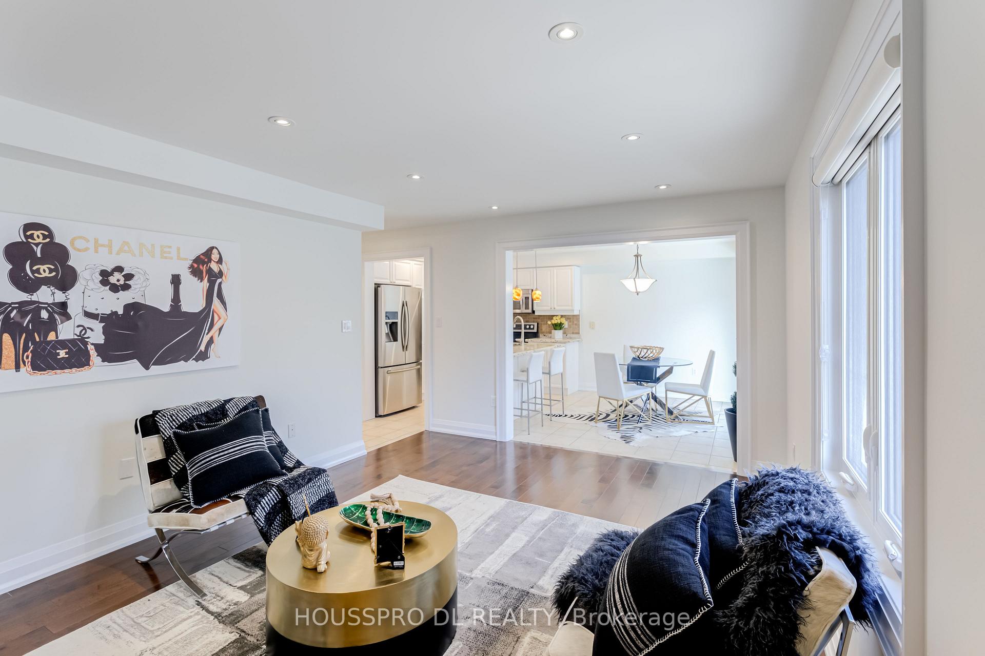 Photo 2 of 11 Baycliffe Drive, Whitby, Williamsburg — HOMEH