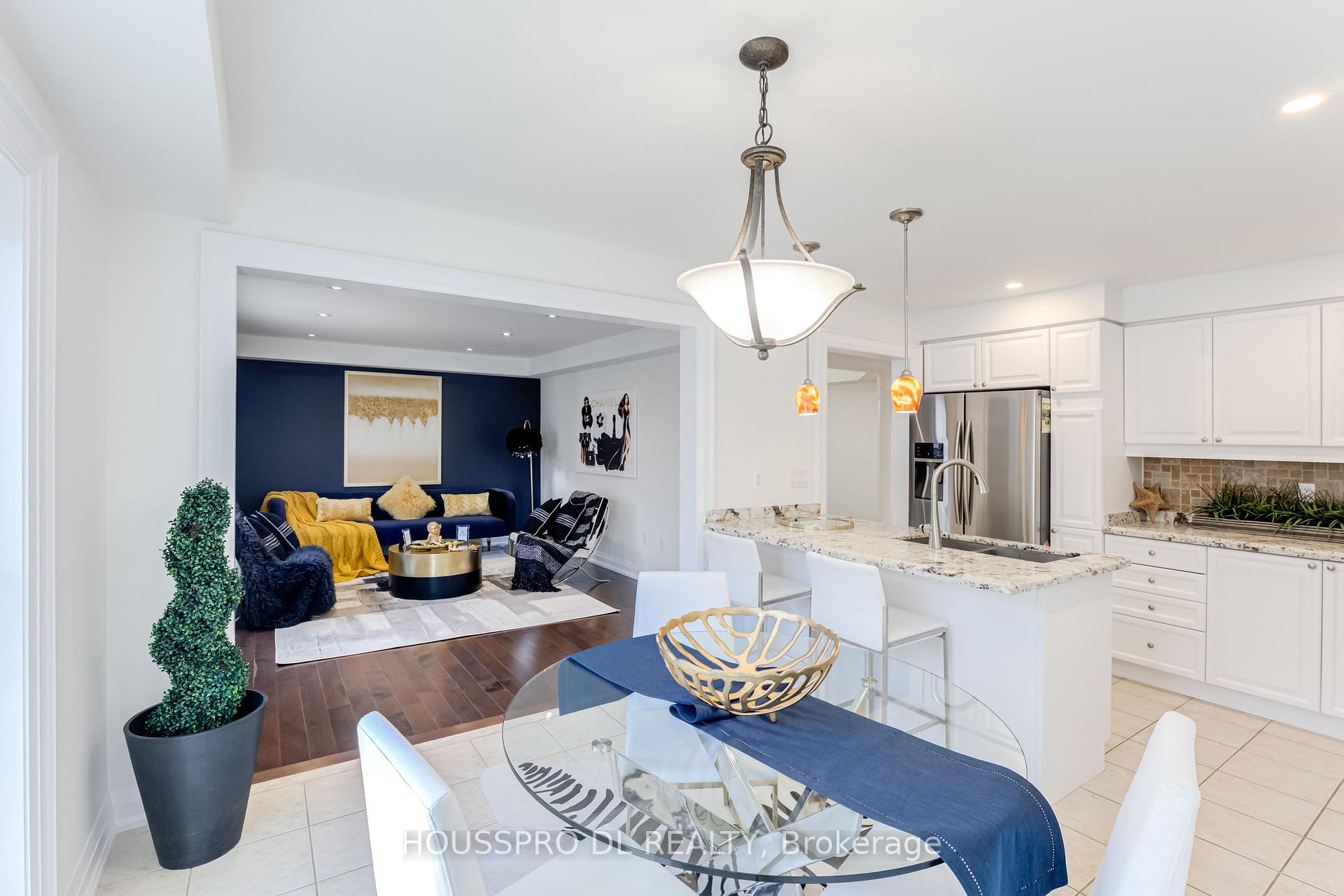 Photo 15 of 11 Baycliffe Drive, Whitby, Williamsburg — HOMEH