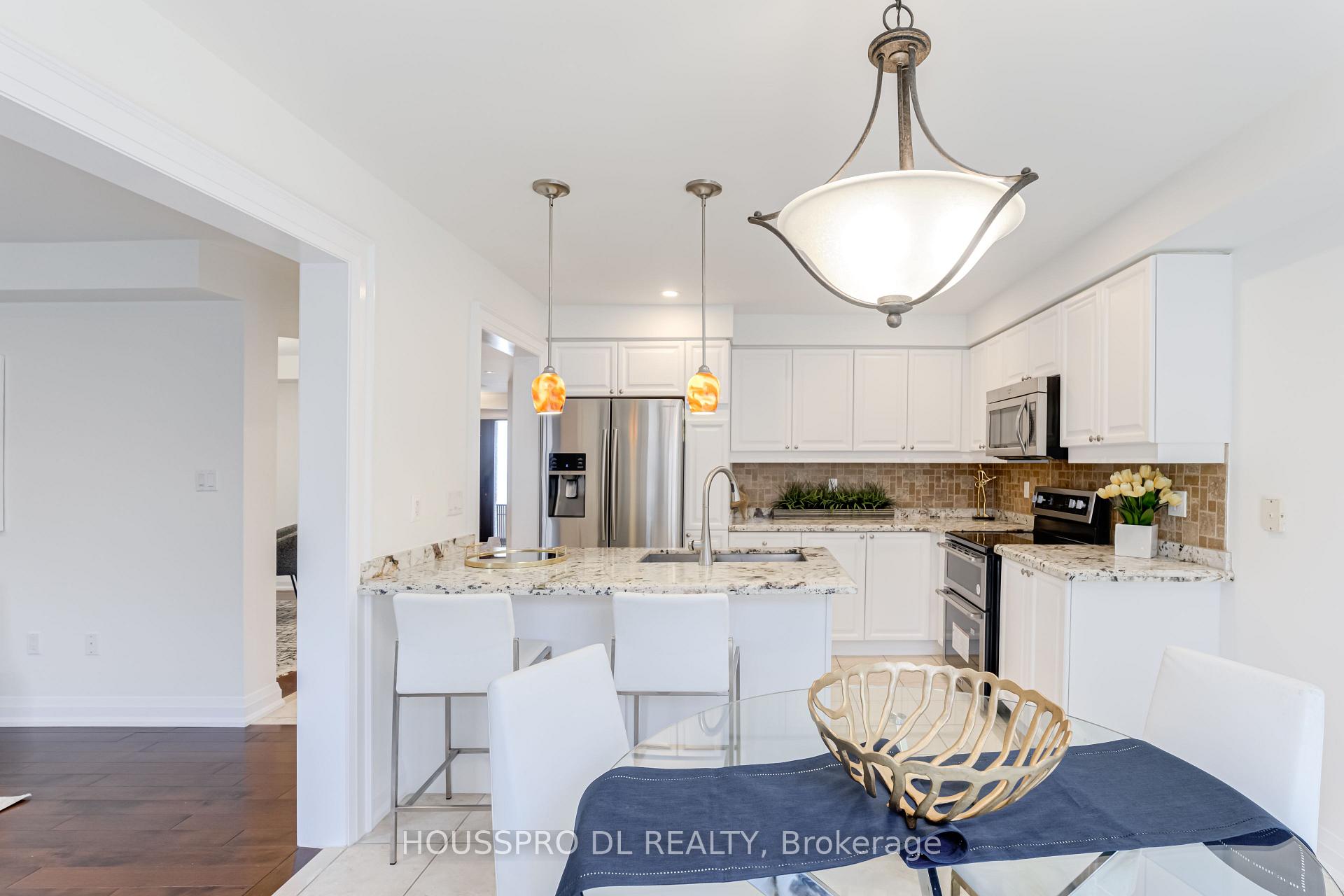 Photo 37 of 11 Baycliffe Drive, Whitby, Williamsburg — HOMEH
