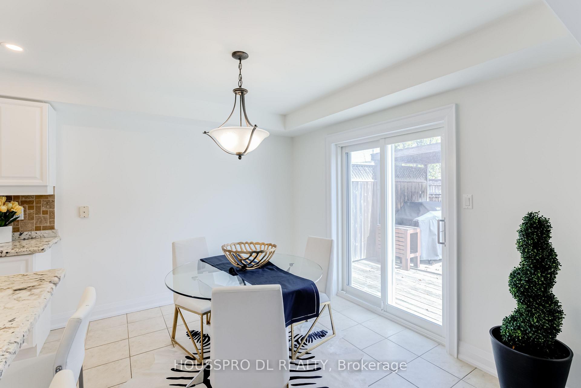 Photo 31 of 11 Baycliffe Drive, Whitby, Williamsburg — HOMEH