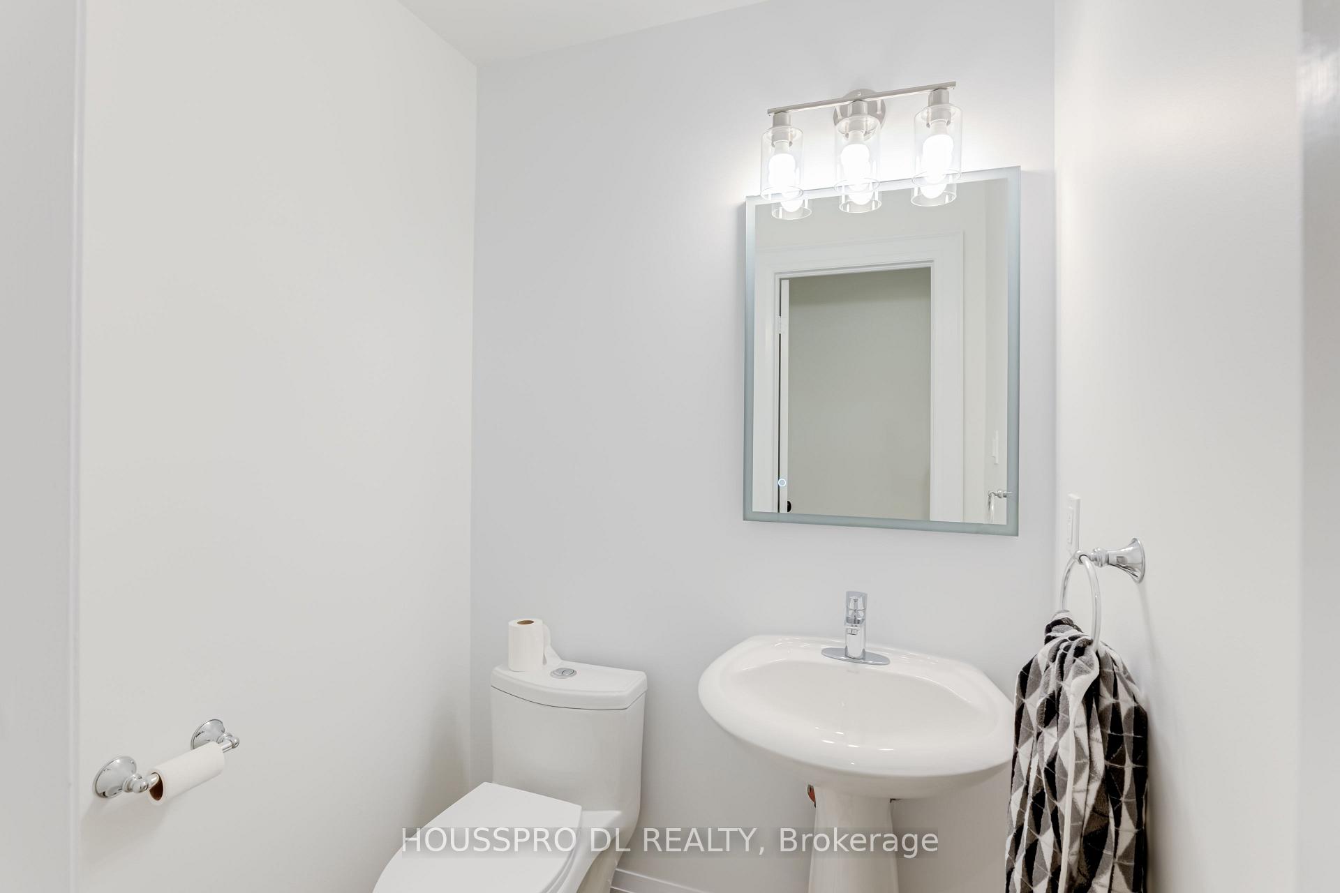 Photo 17 of 11 Baycliffe Drive, Whitby, Williamsburg — HOMEH