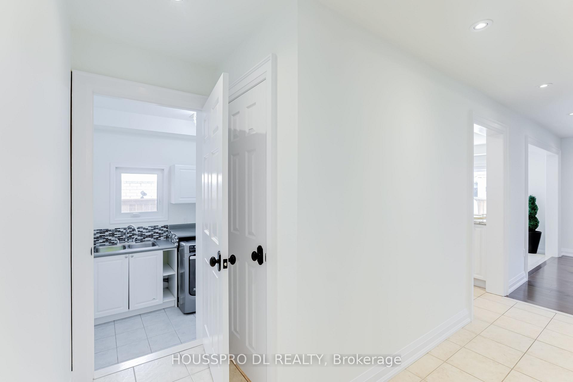 Photo 18 of 11 Baycliffe Drive, Whitby, Williamsburg — HOMEH