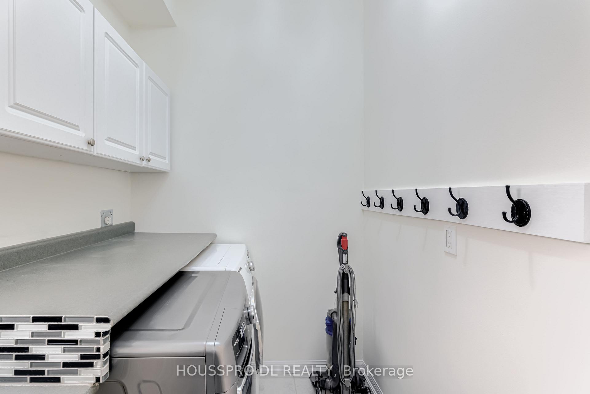 Photo 14 of 11 Baycliffe Drive, Whitby, Williamsburg — HOMEH