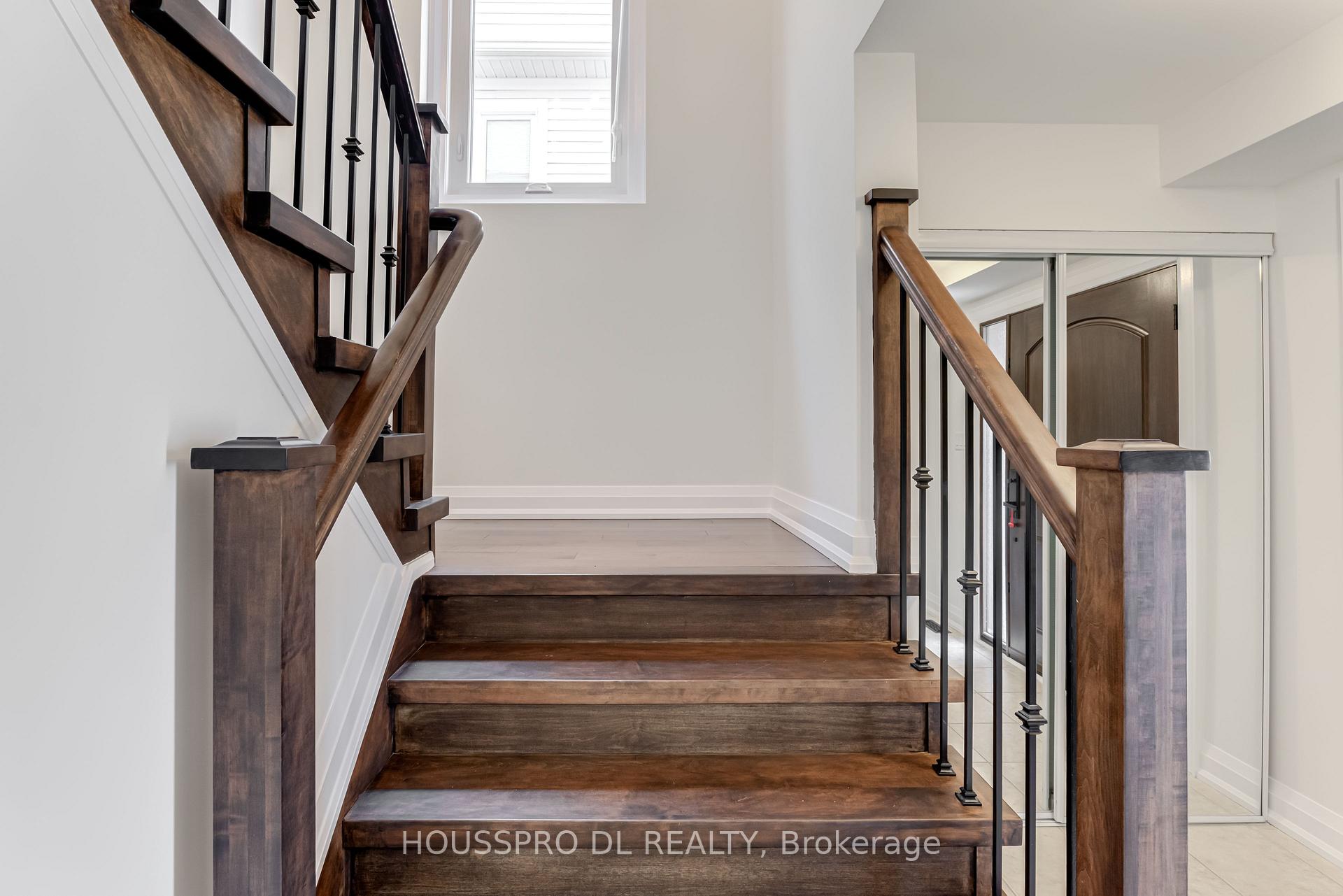 Photo 22 of 11 Baycliffe Drive, Whitby, Williamsburg — HOMEH
