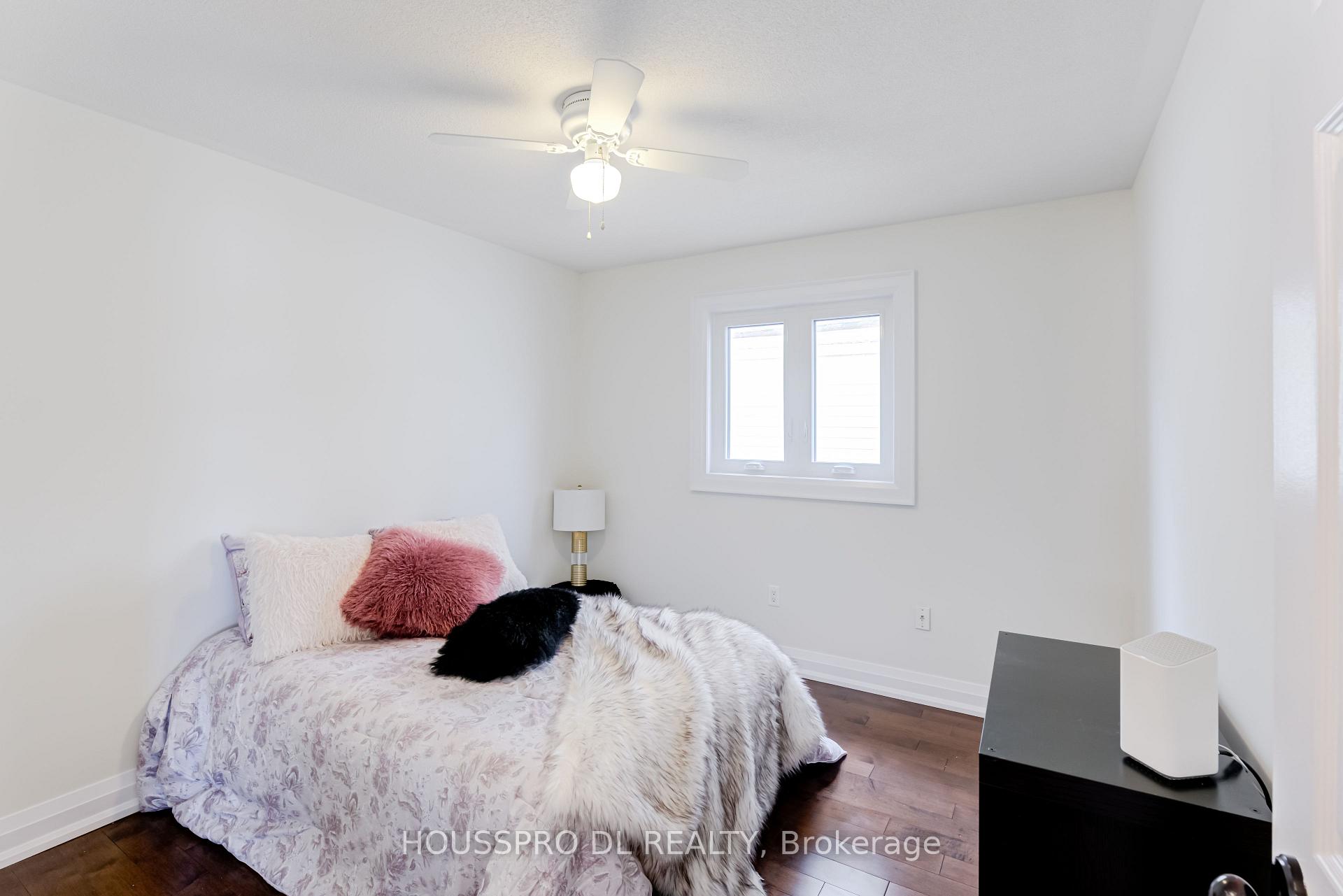 Photo 25 of 11 Baycliffe Drive, Whitby, Williamsburg — HOMEH