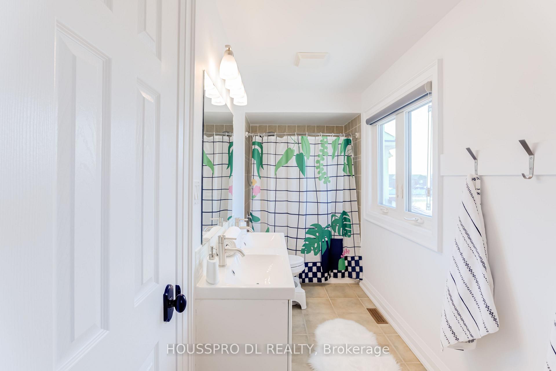 Photo 49 of 11 Baycliffe Drive, Whitby, Williamsburg — HOMEH