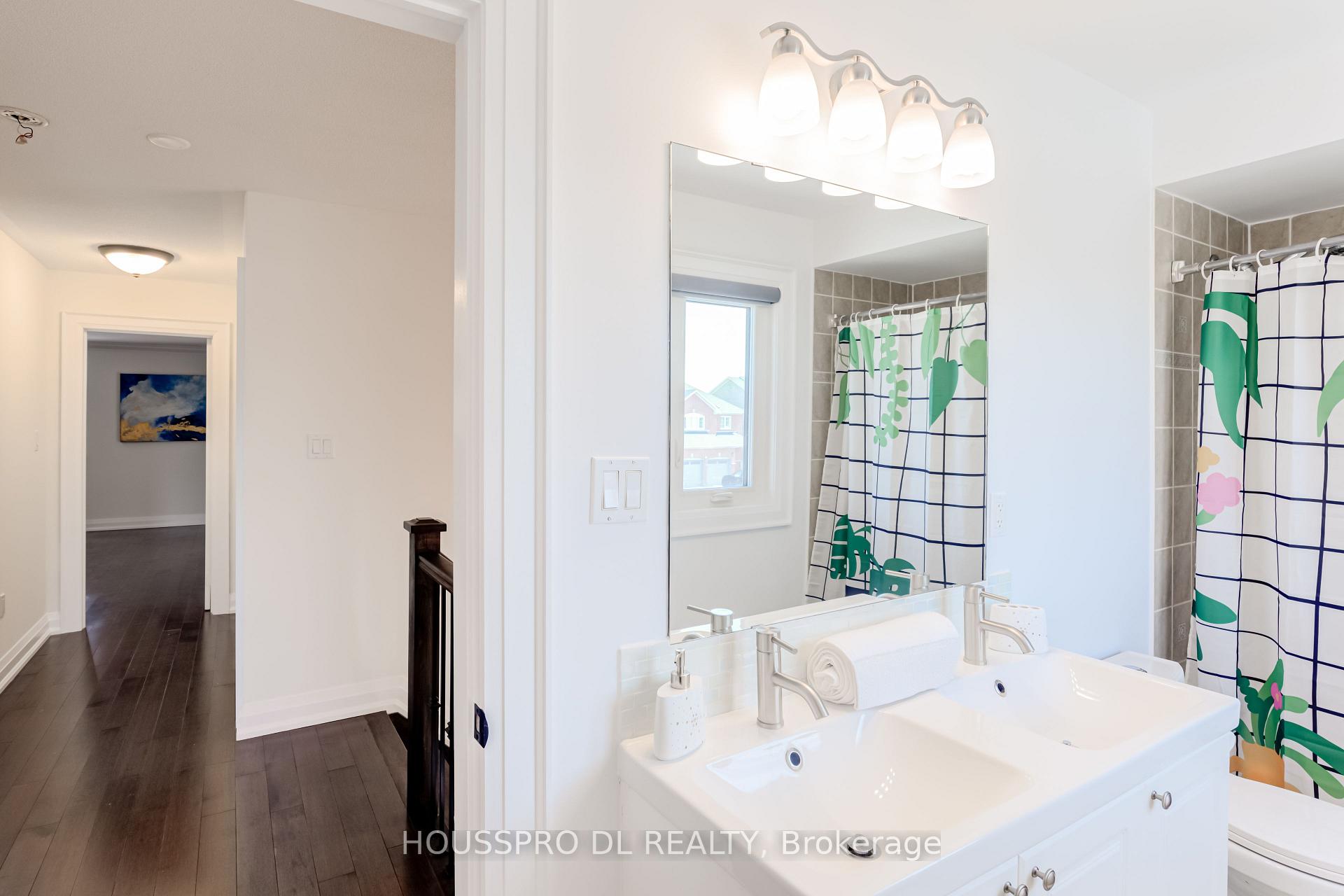 Photo 40 of 11 Baycliffe Drive, Whitby, Williamsburg — HOMEH