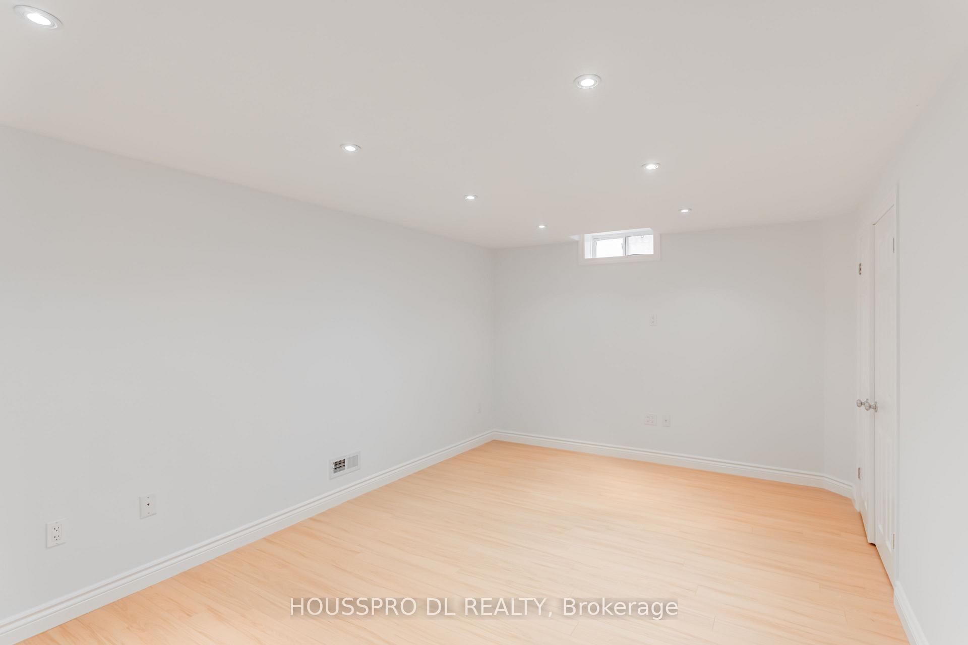 Photo 35 of 11 Baycliffe Drive, Whitby, Williamsburg — HOMEH