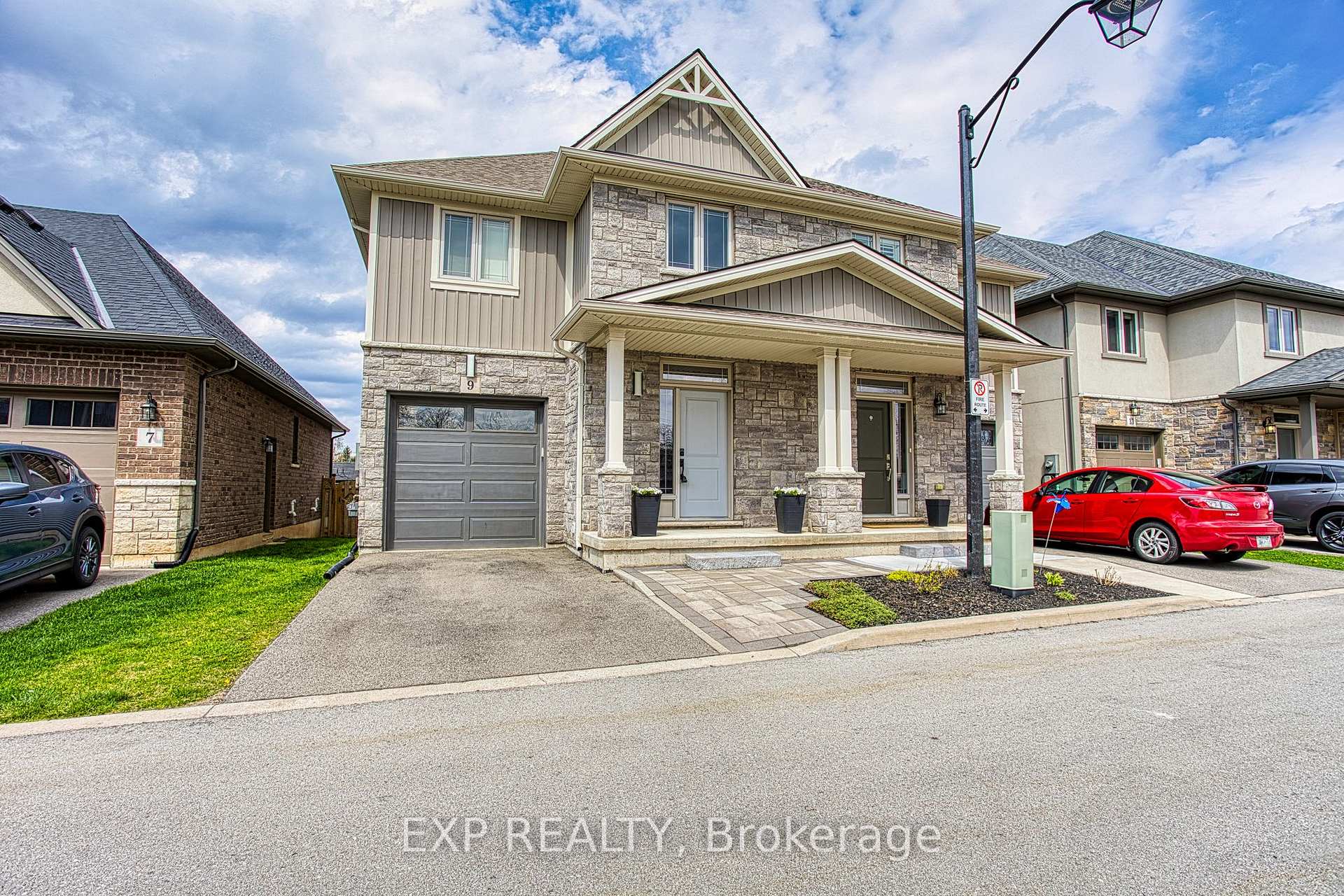 Front of 9 Lindsay Way