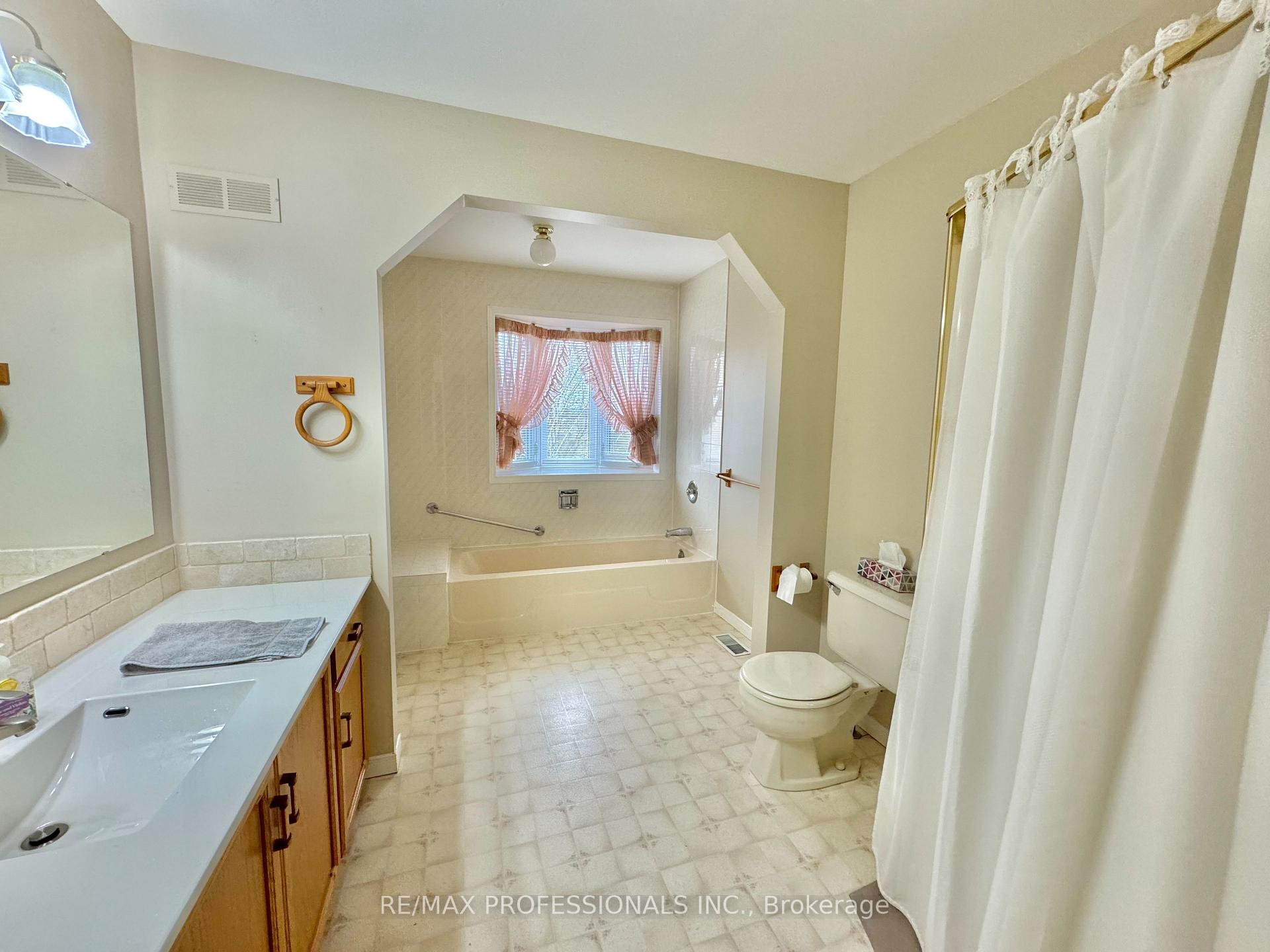Photo 16 of 12731 Dixie Road, Caledon, Rural Caledon — HOMEH