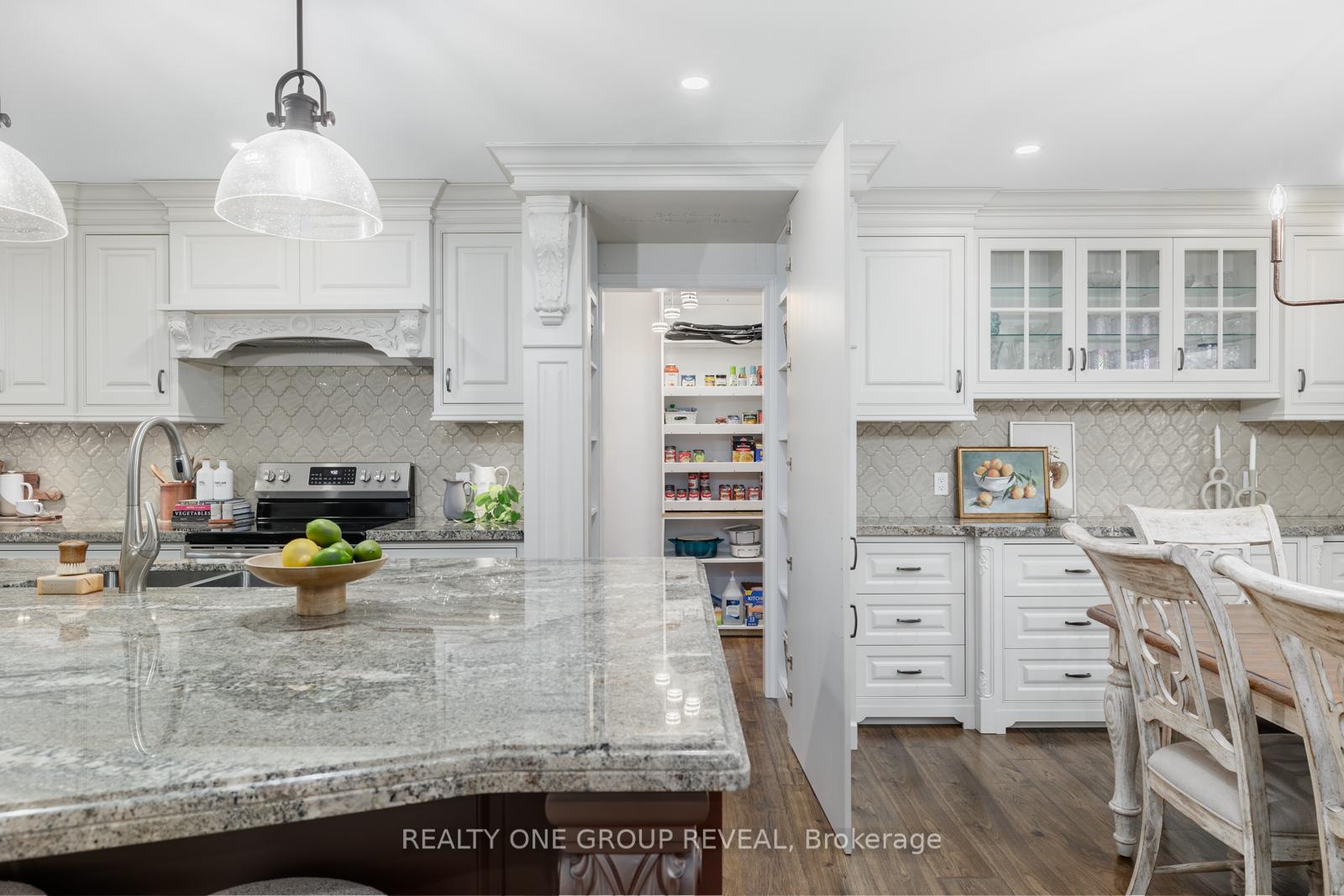 Photo 3 of 211 Lakeview Road, Clarington, Newcastle — HOMEH