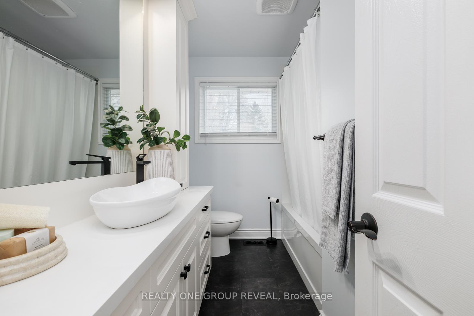 Photo 15 of 211 Lakeview Road, Clarington, Newcastle — HOMEH