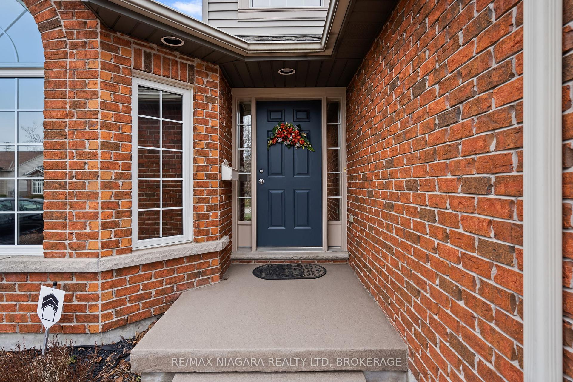 Photo 3 of 10 Montrose Street, St. Catharines, Rykert/Vansickle — HOMEH