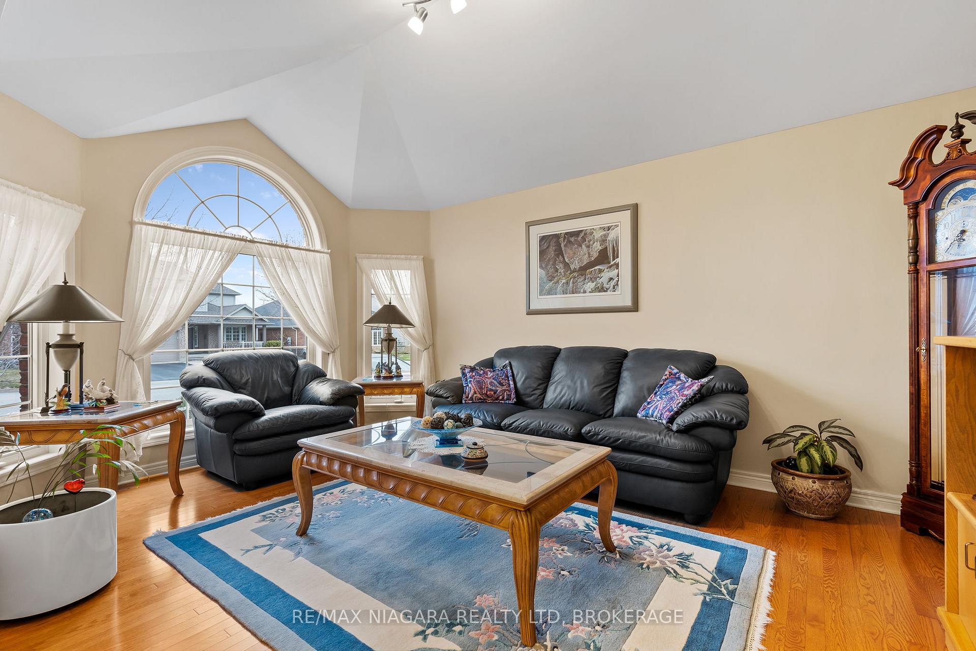 Photo 11 of 10 Montrose Street, St. Catharines, Rykert/Vansickle — HOMEH