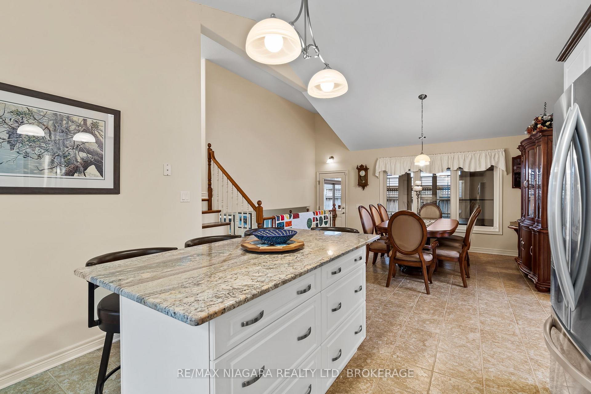 Photo 7 of 10 Montrose Street, St. Catharines, Rykert/Vansickle — HOMEH