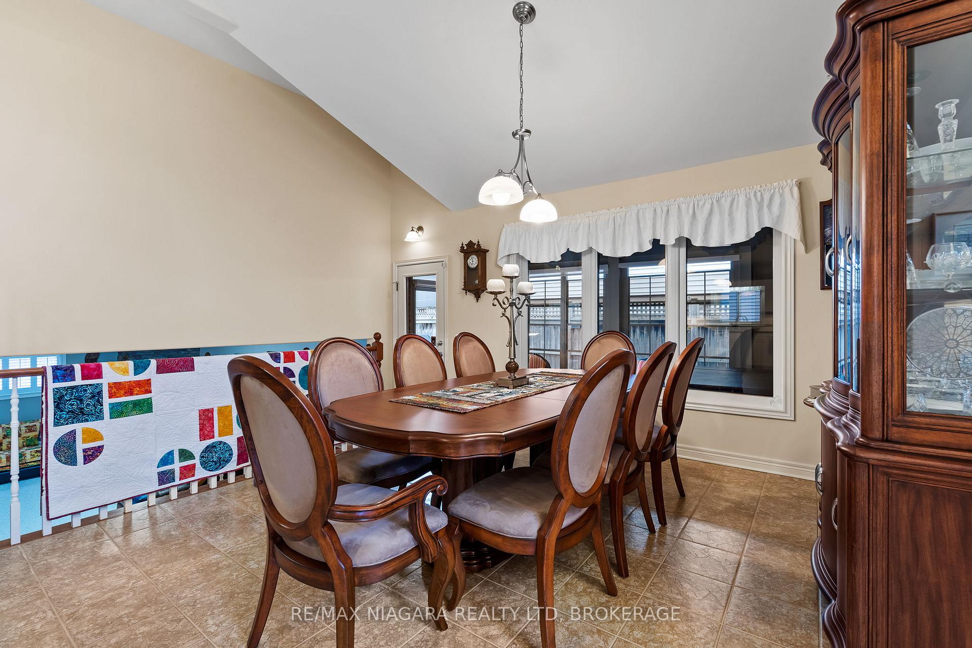 Photo 12 of 10 Montrose Street, St. Catharines, Rykert/Vansickle — HOMEH